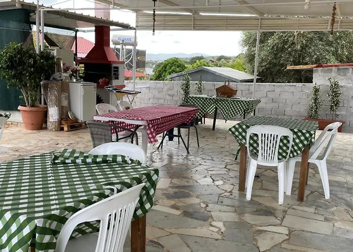 Village Holidays - Chelonaria Apartman Hráni